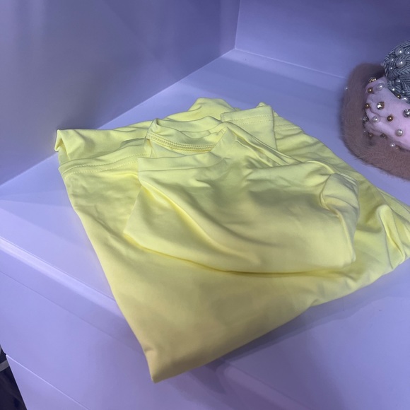 Crop top and high waist midi skirt. - Picture 2 of 2